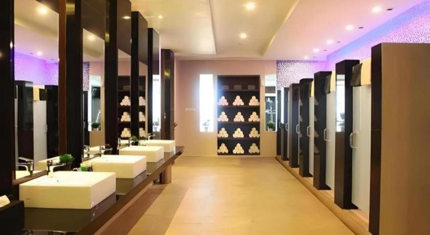 Aswin Hotel And Spa Makassar Exterior foto