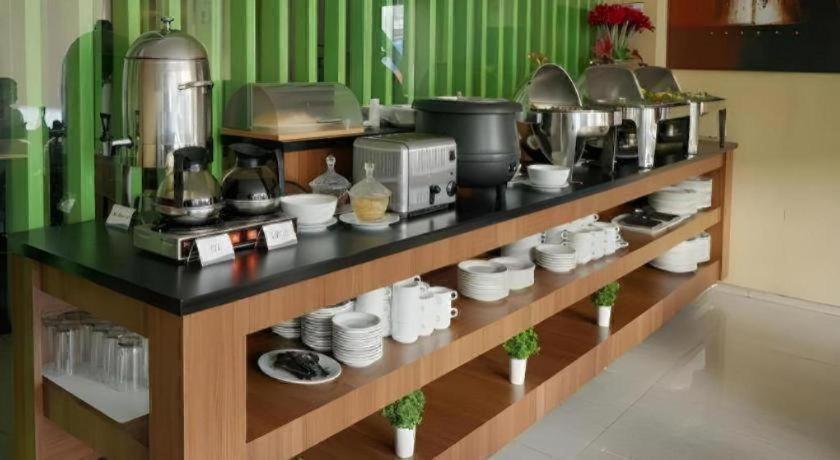 Aswin Hotel And Spa Makassar Exterior foto